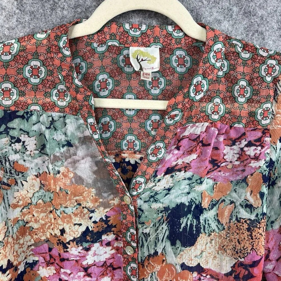Fig And Flower Button Up Shirt Women PM‎ Floral Semi Sheer Roll Tab Sleeve - Picture 2 of 13